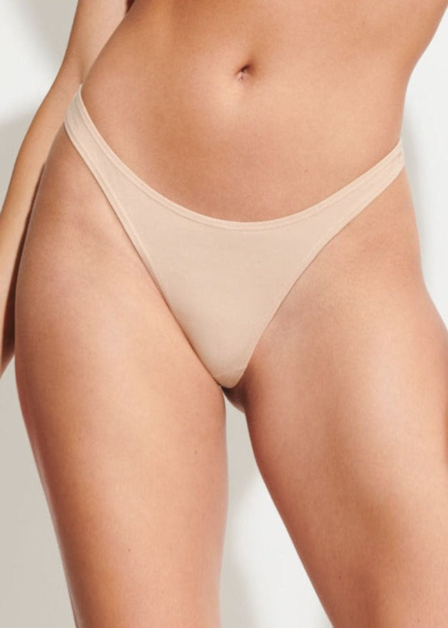 Graysen High Cut Thong|Macadamia