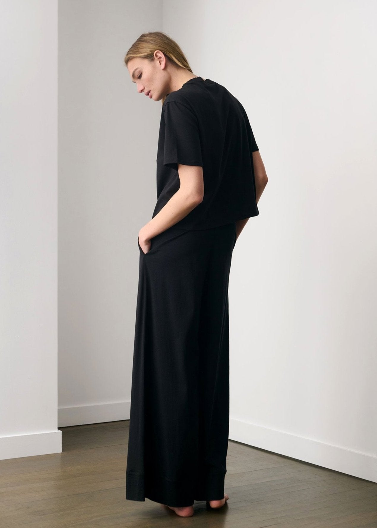 (取寄) スキン レディース カリ Tシャツ Skin women Cali T-shirt Black Cali T-Shirt | 100% Organic Pima Cotton Top – Skin
